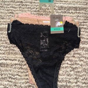Women's Lace Thong Panties - Set